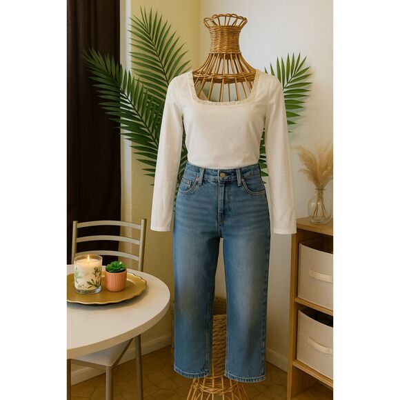 Women’s White Long Sleeve Lace Trim Square Neck Top – Elegant Fitted Blouse - Picture 3 of 8